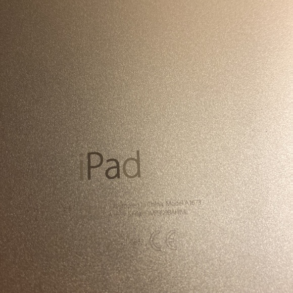 Apple iPad Pro 9.7 in 32GB - Picture 3 of 4